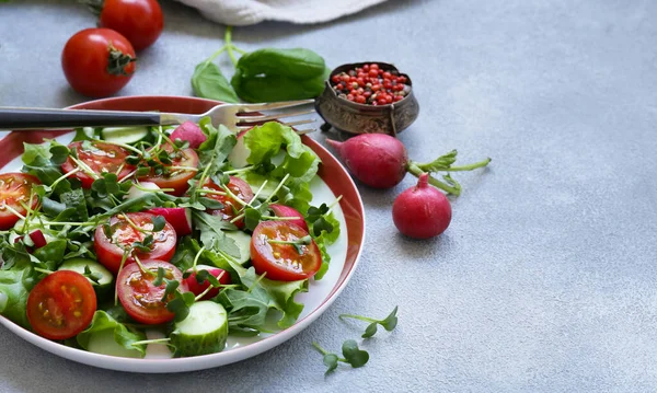 Salada Tomate Cereja Ervas Aromáticas Especiarias — Fotografia de Stock
