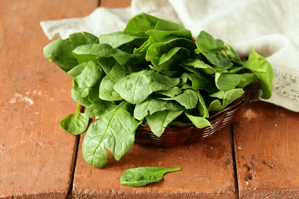 Fresh green spinach organic healthy and wholesome food — Stock Photo, Image