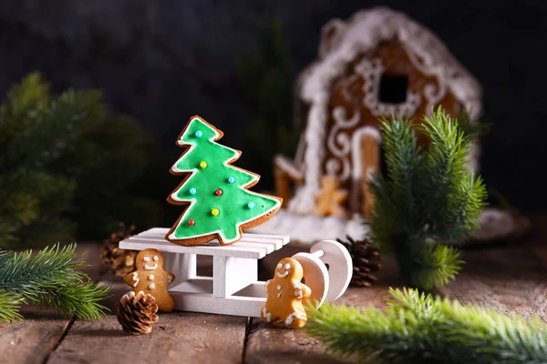 Weihnachten Lebkuchen Und Haus Für Leckereien Und Weihnachtsdekoration — Stockfoto