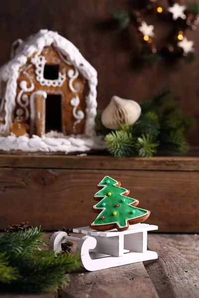 Weihnachten Lebkuchen Und Haus Für Leckereien Und Weihnachtsdekoration — Stockfoto