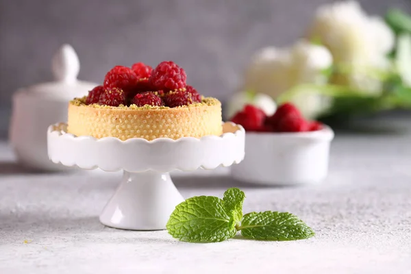 Mini Tartlets Raspberries Pistachios — Stock Photo, Image