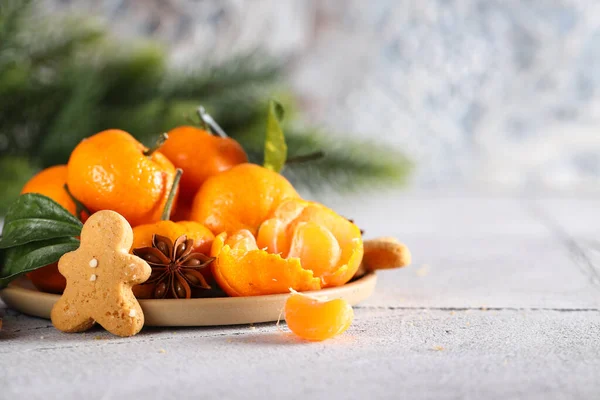 Organic Ripe Juicy Tangerines Wooden Plate — Stock Photo, Image