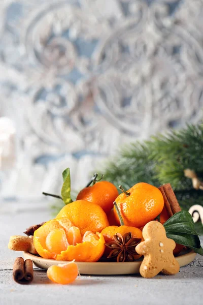Organic Ripe Juicy Tangerines Wooden Plate — Stock Photo, Image
