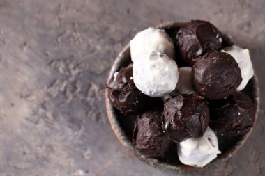 Çikolatalı trüf şekerli tatlı ve tatlılık