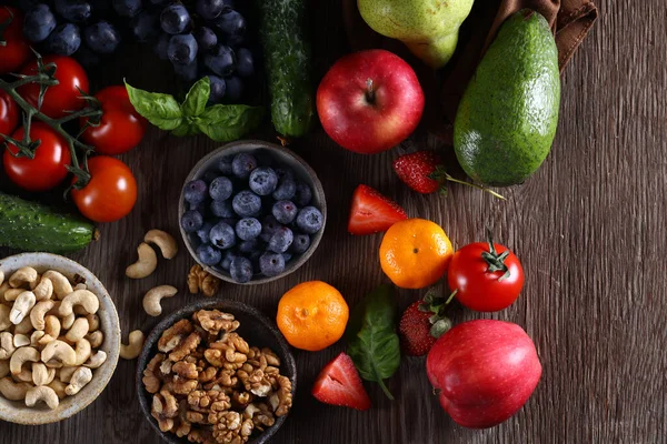 Φυσικά Βιολογικά Φρούτα Και Λαχανικά Καρύδια Για Μια Υγιεινή Διατροφή — Φωτογραφία Αρχείου