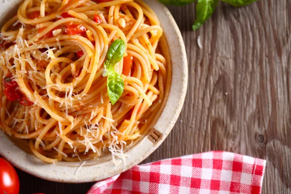 Спагетти Томатным Соусом Сыром — стоковое фото