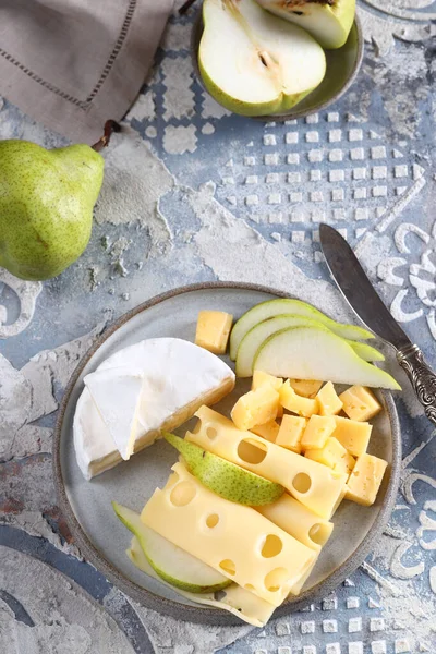 Appetizer Cheese Plate Fresh Pear — Stock Photo, Image