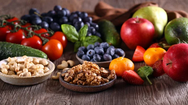 Frutas Legumes Orgânicos Naturais Nozes Para Uma Dieta Saudável — Fotografia de Stock