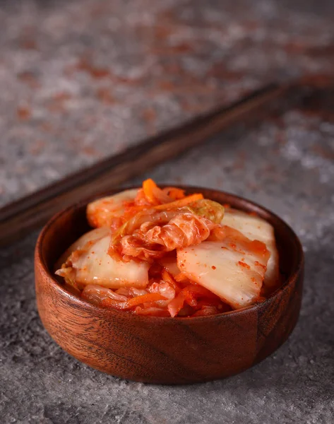 Kimchi Chou Coréen Fermenté Dans Bol Bois — Photo