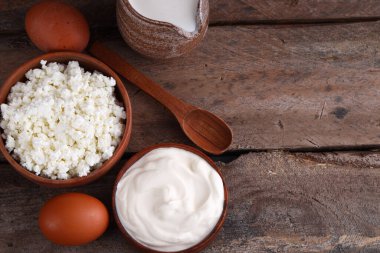 Çeşitli süt ürünleri peynir, süt, ekşi krema