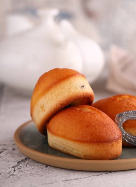 Tatlı olarak taze ev yapımı kek.