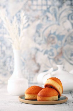 Tatlı olarak taze ev yapımı kek.