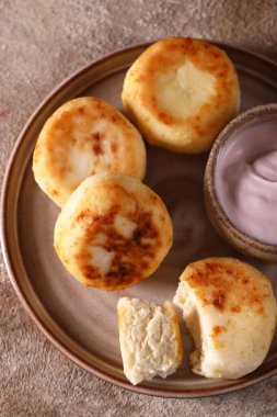 Yoğurtlu peynirli krep.