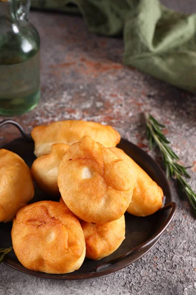 Aperatifler için ev yapımı kızarmış turtalar.