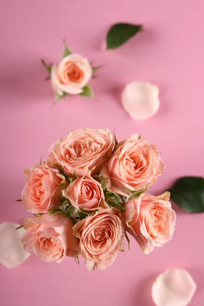 Świeże Organiczne Kwiaty Róż Różowym Tle — Zdjęcie stockowe
