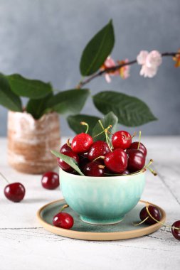 taze doğal meyve tatlı vişne yemeği