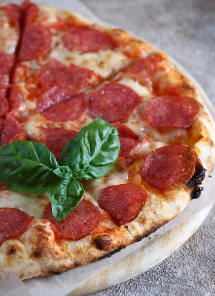 Fresh Natural Pepperoni Pizza Table — Stock Photo, Image