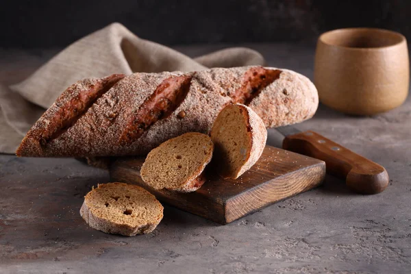 Žitný Bagetový Chléb Stole — Stock fotografie