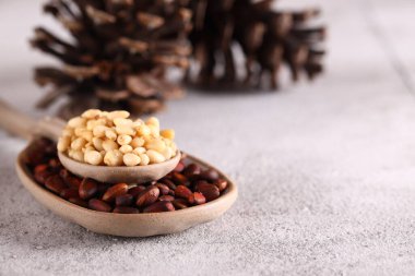 natural pine nuts, peeled and whole