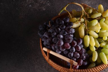 natural organic grapes rustic style