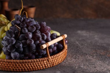 natural organic grapes rustic style