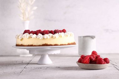 New York cheesecake with cream and fresh berries