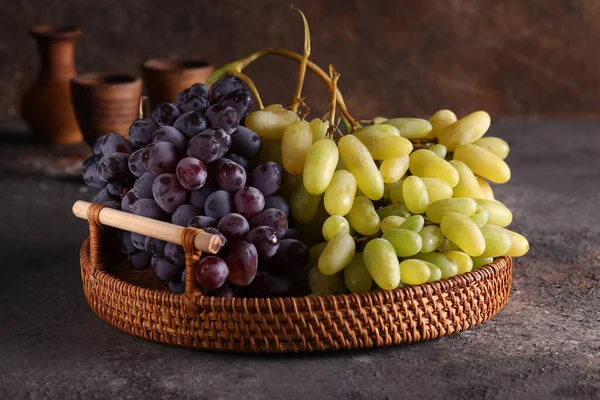 Natural Organic Grapes Rustic Style — Stock Photo, Image