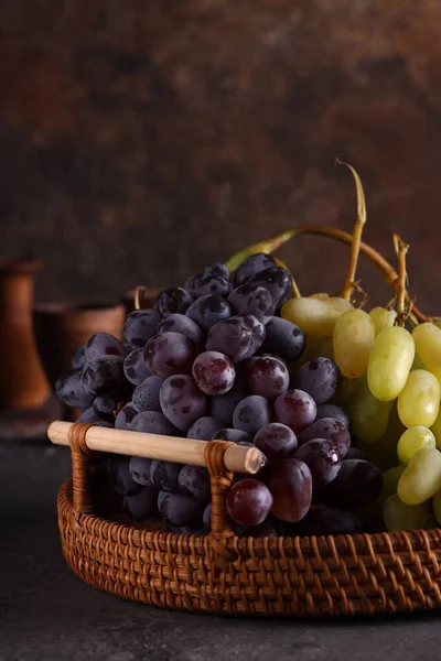 Natural Organic Grapes Rustic Style — Foto Stock