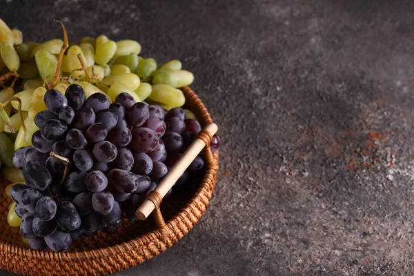 Natural Organic Grapes Rustic Style — Stockfoto