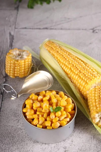 Organic Food Canned Corn Table — Zdjęcie stockowe