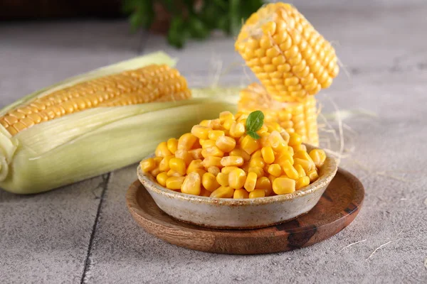 Organic Food Canned Corn Table — Stock Photo, Image