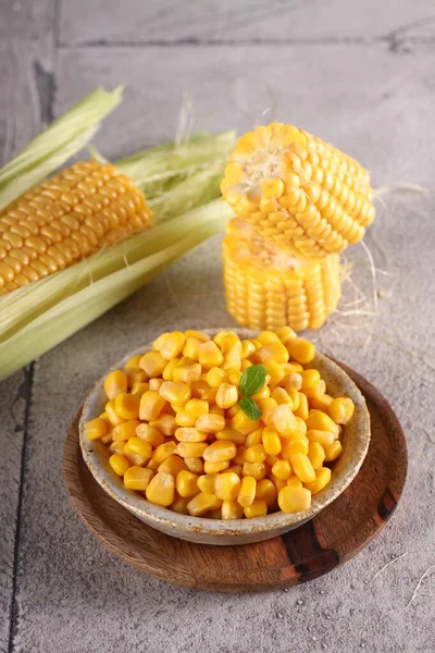 Органічна Їжа Консервована Кукурудза Столі — стокове фото