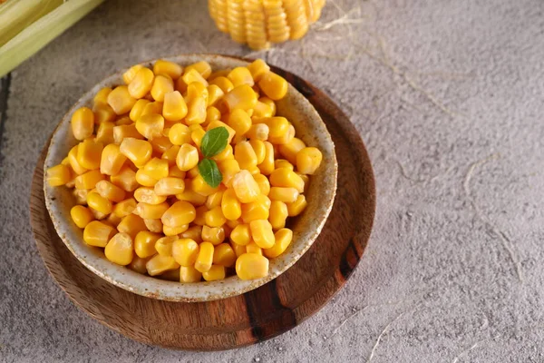 Organic Food Canned Corn Table — Stock Photo, Image