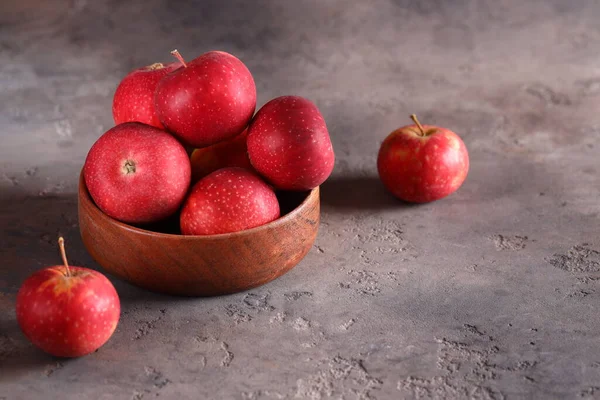 Pommes Rouges Mûres Aliments Sains Sur Table — Photo