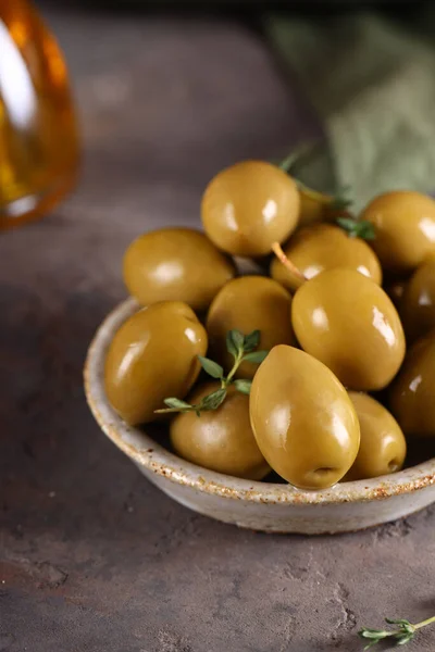 Aceitunas Verdes Maduras Alimentos Saludables Sobre Mesa —  Fotos de Stock