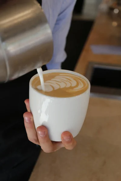 Kubek Kawy Latte Sztuka Barista — Zdjęcie stockowe