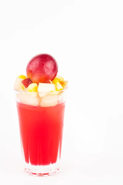 Geléia de morango com salada de frutas sobre fundo de papel branco — Fotografia de Stock