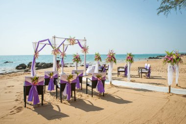 düğün kemeri ve çiçekler kumsalda, Tayland