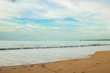 Khao Lak, Tayland 'da gün batımından önce deniz manzarası.