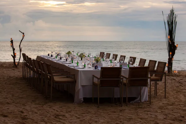 Jantar Casamento Mesa Longa Praia Tailândia — Fotografia de Stock