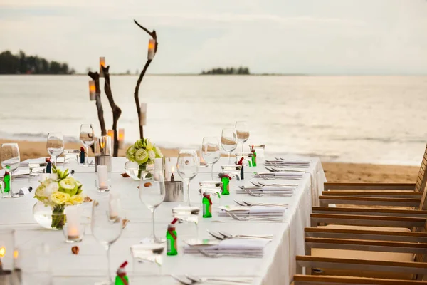 Jantar Casamento Mesa Longa Praia Tailândia — Fotografia de Stock