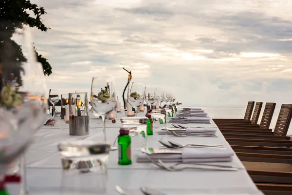 Tayland Kumsalda Uzun Masa Yemeği — Stok fotoğraf
