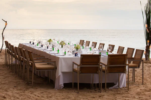 Lange Tafel Bruiloft Diner Setup Het Strand Van Thailand Stockfoto