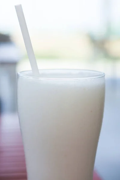 Segelas Koktail Santan Smoothie Kelapa Buah Tropis — Stok Foto