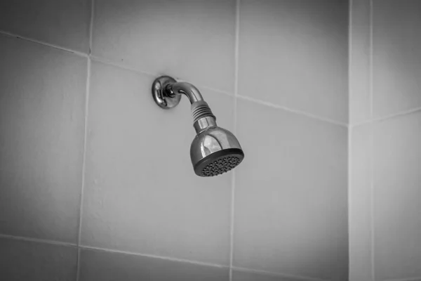 Dusch Med Rinnande Vatten Svart Och Vitt — Stockfoto