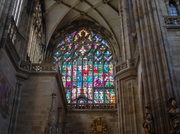 Prag Katedralinin Lekeli Penceresi — Stok fotoğraf