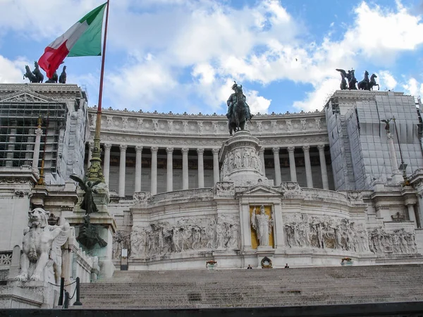 Låg Vinkel Vittorio Emanuele Monument — Stockfoto