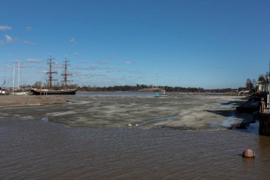Hollanda, Helsinki 'de çözünen bir gölde tekne.