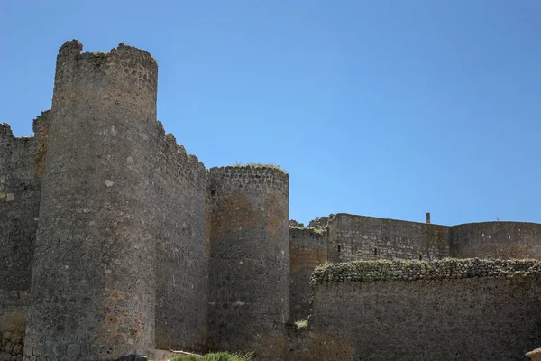 Vista Ravvicinata Delle Mura Medievali Una Soleggiata Giornata Primaverile — Foto Stock