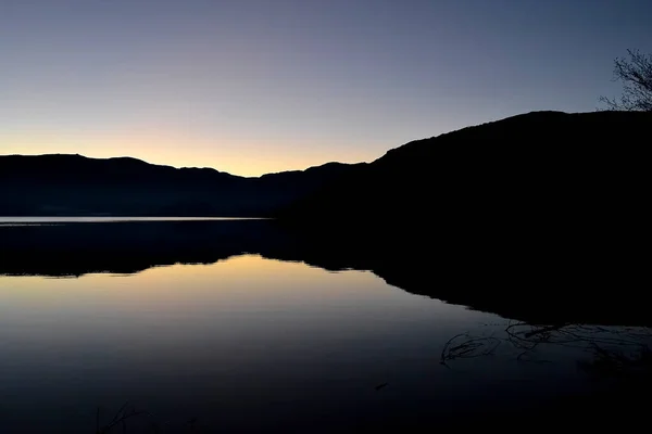 Landscape View Orange Sunset Silhouette Mountains Reflected Water Sanabria Lake — Foto de Stock